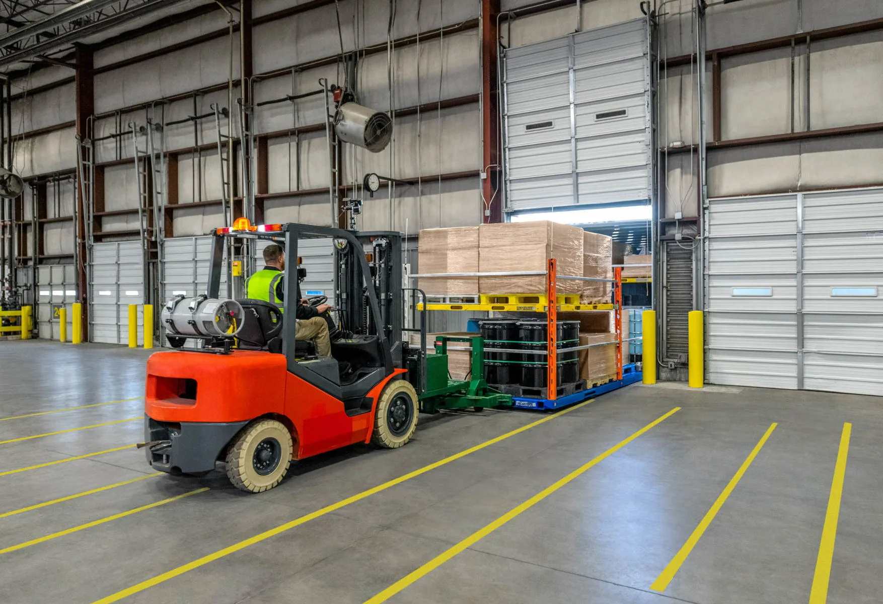 Integrated agricultural warehouse
